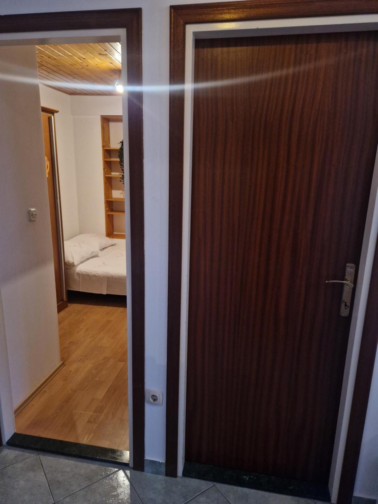 Grdelin Apartment Omis Exterior photo
